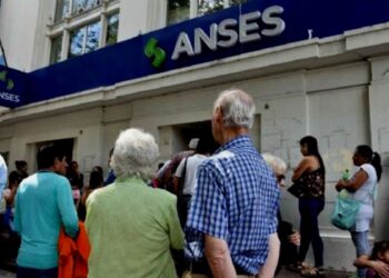 Anses. Argentina. jubilados. Foto de archivo.