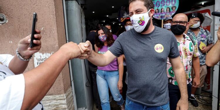 El candidato progresista a la Alcaldía de Sao Paulo, Guilherme Boulos. Foto EFE.