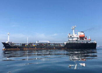 FILE PHOTO: An oil tanker is seen in the sea outside the Puerto La Cruz oil refinery in Puerto La Cruz, Venezuela July 19, 2018. Picture taken July 19, 2018. To match Special Report VENEZUELA-PDVSA/MILITARY  REUTERS/Alexandra Ulmer/File Photo