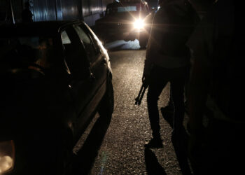 Members of the Special Action Force of the Venezuelan National Police (FAES) stand between passing cars during a night patrol, in Barquisimeto, Venezuela September 20, 2019. Picture taken September 20, 2019 REUTERS/Ivan Alvarado