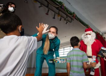 Fabiana Rosales, Casa Hogar Obra Social de la Madre y el Niño. Foto @FabiiRosales