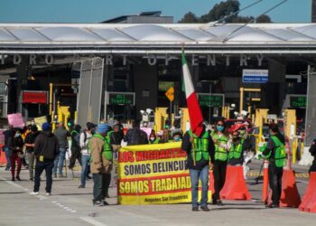 Migrantes en la frontera mexicana de Tijuana piden a Biden cumplir su promesa. Foto EFE.