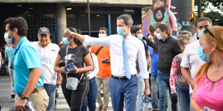 Pdte. (E) de Venezuela Juan Guaidó. Metro de Caracas. Foto Leo Álvarez.