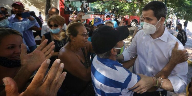 Pdte. (e) Juan Guaidó Consulta Popular, Caraballeda, Vargas. Foto Vero Ravelo.