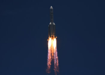 A Long March-5 rocket, carrying an orbiter, lander and rover as part of the Tianwen-1 mission to Mars, lifts off from the Wenchang Space Launch Centre in southern China's Hainan Province on July 23, 2020. (Photo by Noel CELIS / AFP)