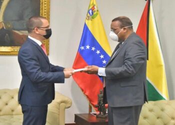 Jorge Arreaza y Hugh Todd Guyana. Foto @VTVcanal8