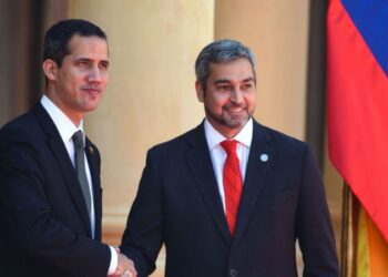 Pdte (E) de Venezuela Juan Guaidó y el presidente de Paraguay Mario Abdo Benítez. Foto Agencias.