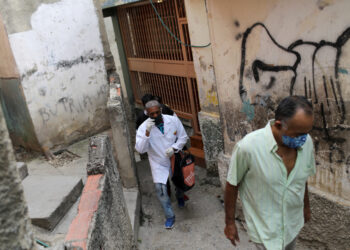 A doctor takes part in a walking round at the low-income neighborhood of Las Mayas, as cases rise amid the coronavirus disease (COVID-19) outbreak, in Caracas, Venezuela July 14, 2020. Picture taken July 14, 2020. REUTERS/Manaure Quintero