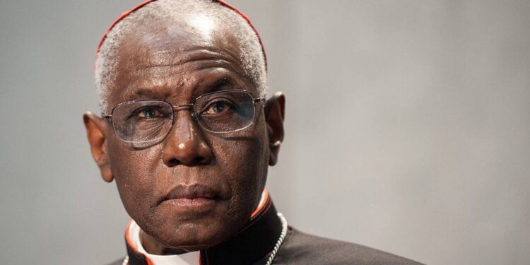 El prefecto de la Congregación para el Culto Divino y la Disciplina de los Sacramentos, el cardenal Robert Sarah. Foto agencias.