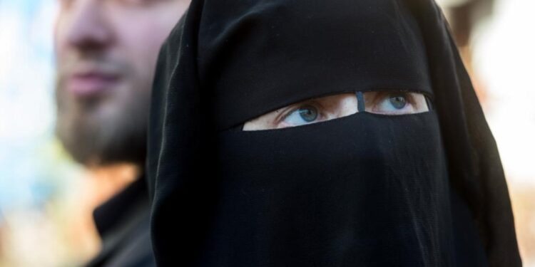 Burka. Suiza. Foto de archivo.