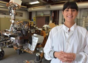 La ingeniera aeroespacial y jefe de vuelo de la Nasa Diana Trujillo. Foto agencias.