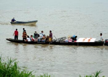 Venezolanos huyen a Colombia. Foto EFE.