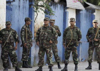 Nicaraguan soldiers stand guard at the border between Costa Rica and Nicaragua, as seen from Penas Blancas, Costa Rica, November 25, 2015. Thousands of Cubans remain stuck on the Costa Rican side of the border with Nicaragua after Managua refused at a regional summit on Tuesday to open its doors to a wave of migrants heading for the United States. Fearing the recent rapprochement between Havana and Washington could end preferential U.S. policies for Cuban migrants, thousands of people from the Communist-ruled island have been crossing into South America and traveling through Central America hoping to reach U.S. soil. REUTERS/Juan Carlos Ulate