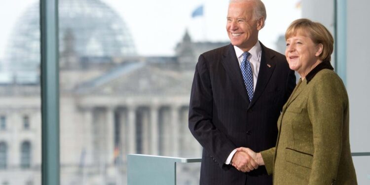 Presidente de EEUU Joe Biden y la canciller alemana Angela Merklel. Foto de archivo.