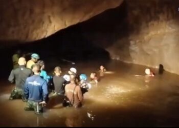 Rescate monje budista Tailandia. Foto captura de video EFE.