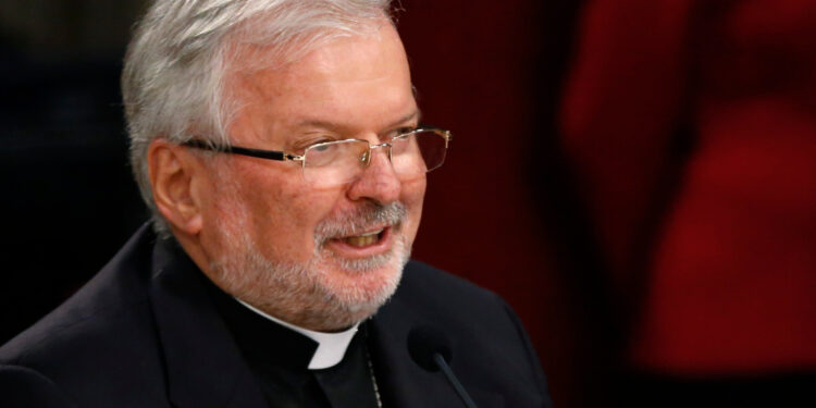 Apostolic Nuncio to Venezuela Archbishop Aldo Giordano speaks during a meeting with representatives of the Venezuelan government, the opposition and Union of South American Nations' (UNASUR) at Miraflores Palace in Caracas April 10, 2014. President Nicolas Maduro was due to host Venezuelan opposition leaders on Thursday at the start of mediated talks intended to stem two months of political unrest that has killed dozens in the OPEC nation. REUTERS/Carlos Garcia Rawlins (VENEZUELA - Tags: POLITICS RELIGION CIVIL UNREST HEADSHOT)