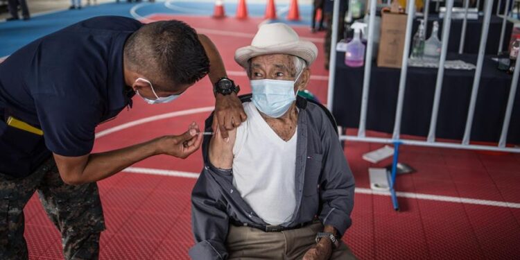 Guatemala, coronavirus vacunación. Foto EFE.