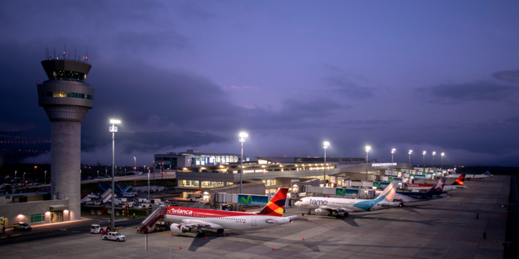 Aeropuerto Internacional de Quito Ecuador. Foto de archivo.