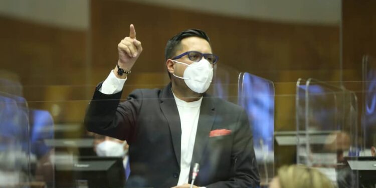 El presidente de la Comisión de Relaciones Internacionales de la Asamblea Nacional de Ecuador, Juan Flores. Foto de archivo.