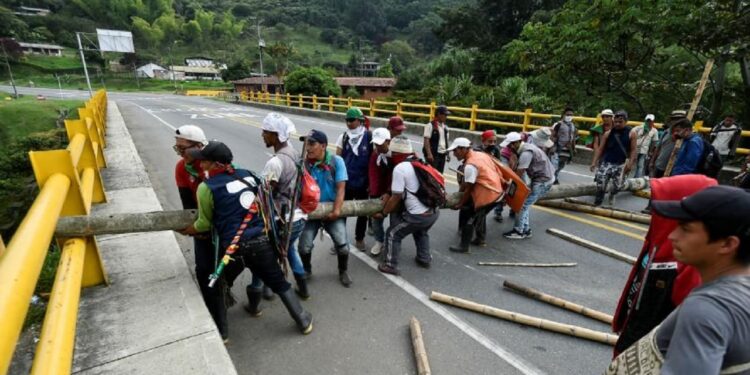 Indígenas colombianos. Vía Panamericana. Foto agencias.