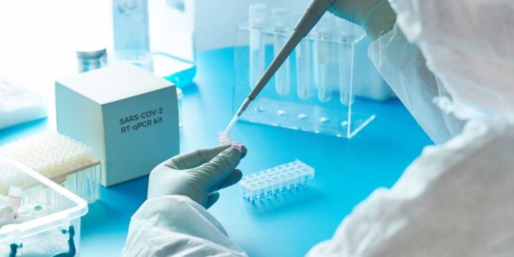 Un nuevo tratamiento antiviral contra la covid-19. Foto referencial.