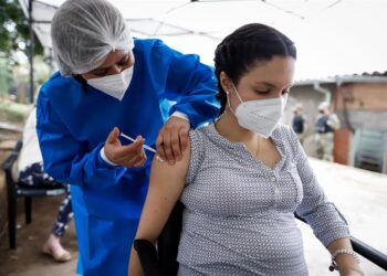 Vacunación, coronavirus. Foto EFE.