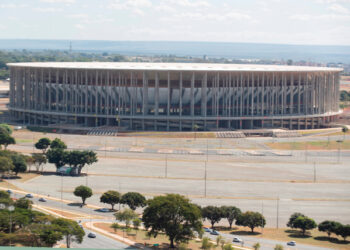 AME2724. BRASILIA (BRASIL), 02/06/2021.- Vista exterior del estadio Mané Garrincha, una de las cuatro sedes de la Copa América 2021 hoy, en Brasilia (Brasil). La Conmebol indicó que las ciudades de Brasilia, Río de Janeiro, Cuiabá (Matto Grosso) y Goiania (Goiás) acogerán la Copa América, después de que Argentina y Colombia desistieran de ser las sedes del torneo, como estaba previsto en un principio. EFE/ Joédson Alves