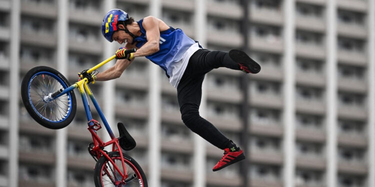 Venezuela's Daniel Dhers competes in the cycling BMX freestyle men's park seeding event at the Ariake Urban Sports Park during the Tokyo 2020 Olympic Games in Tokyo on July 31, 2021. (Photo by Lionel BONAVENTURE / AFP)