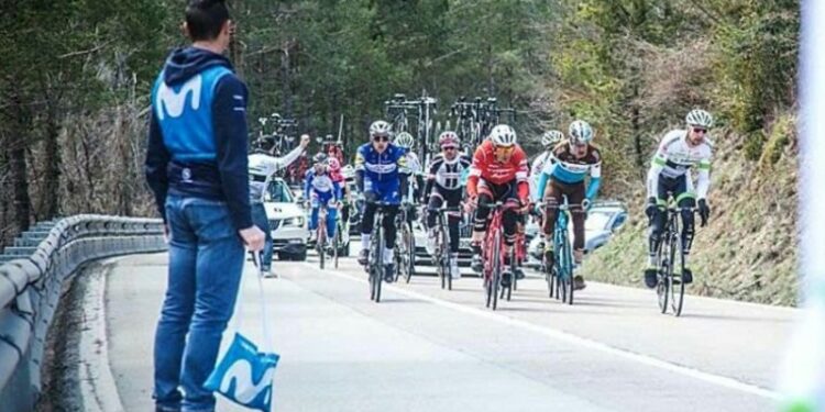 Juan Carlos Escámez Peiró, masajista del equipo español de ciclismo. Foto Twitter.