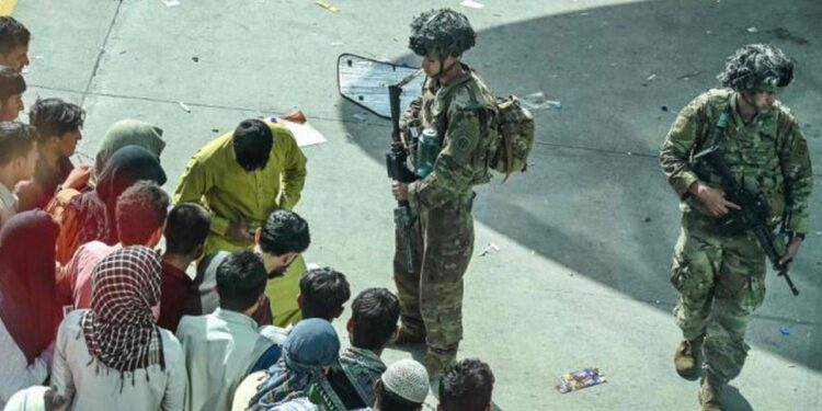 EEUU reanuda los vuelos militares en el aeropuerto de Kabul tras el caos. Foto de archivo.