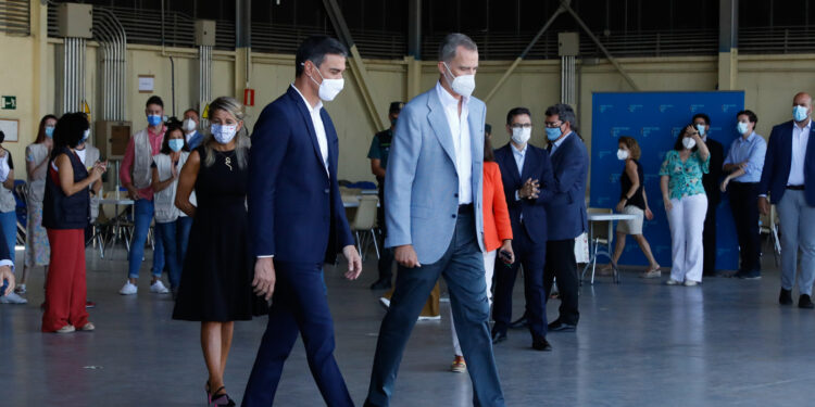 Spanish King Felipe VI and Spain's Prime Minister Pedro Sanchez during the visit to the reception center for Afghan refugees at the Torrejon de Ardoz air base in Madrid. August 28, 2021