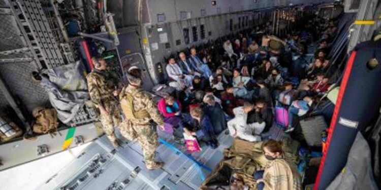 Evacuados de Afganistán. Foto agencias.