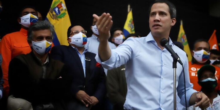 Pdte. (E) Juan Guaidó, Asamblea de ciudadanos. Foto Leo Álvarez.