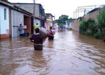 Desbordamiento del río Neverí. Foto La Verdad de Monagas.