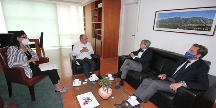 Pedro Calzadilla, reunión Misión UE. Foto @cneesvenezuela