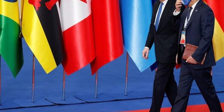 El primer ministro de Italia, Mario Draghi, llegando a la reunión de líderes del G20 en Rome (REUTERS/Guglilemo Mangiapane)