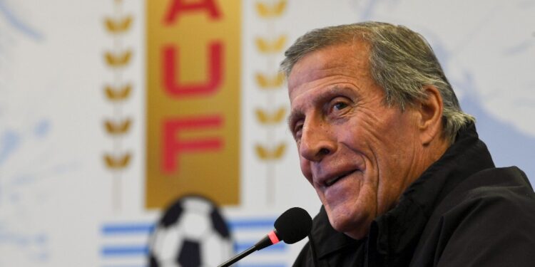 El seleccionador de Uruguay, Óscar Washington Tabárez. Foto AFP. Pablo Porciuncula.