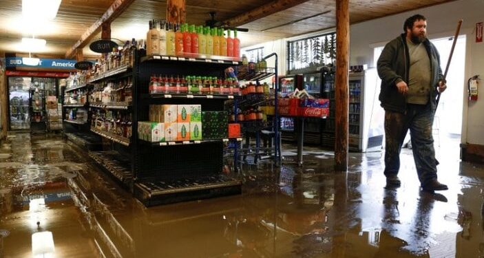 Una tienda inundada en Sumas, Washington, el 17 de noviembre (REUTERS/Jason Redmond)