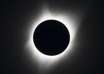 El clipse solar total que oscureció la Antártida. Foto captur de video @NASA