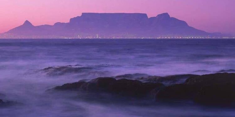 La llamada Montaña de la Mesa de Ciudad del Cabo (Sudáfrica). Foto de archivo.