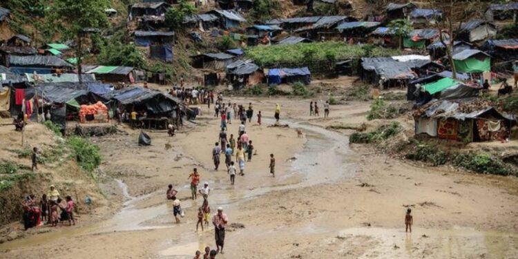 Los civiles que huyen de Birmania. Foto agencias.