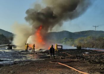 Incendio Naricual Foto: @samiraponte