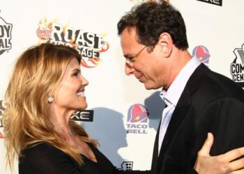 Lori Loughlin y Bob Saget (+). Foto de archivo.