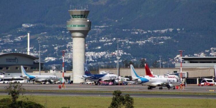 Aeropuerto Ecuador. Foto de archivo