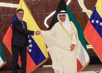 Canciller del régimen de Maduro Felix Plasencia y el ministro de exteriores kuwaití, Ahmed Nasser Al-Mohammed Al-Ahmed. Foto @PlasenciaFelix