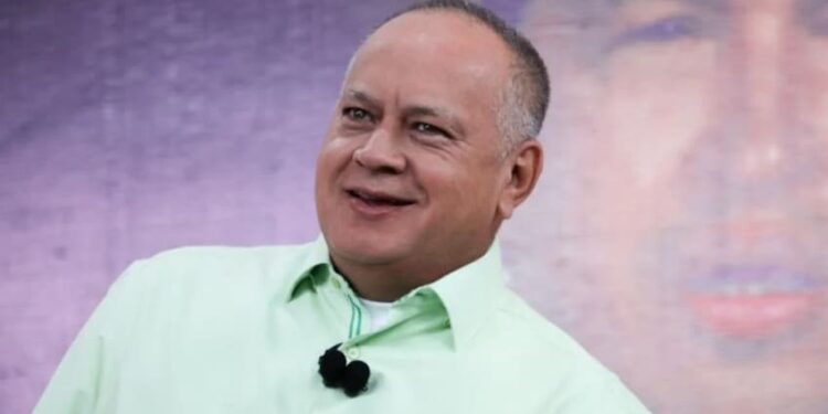 Diosdado Cabello. Foto Con el mazo.