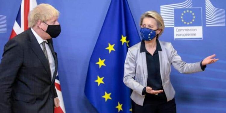 El primer ministro británico, Boris Johnson, y la presidenta de la Comisión Europea, Ursula von der Leyen. Foto agencias.