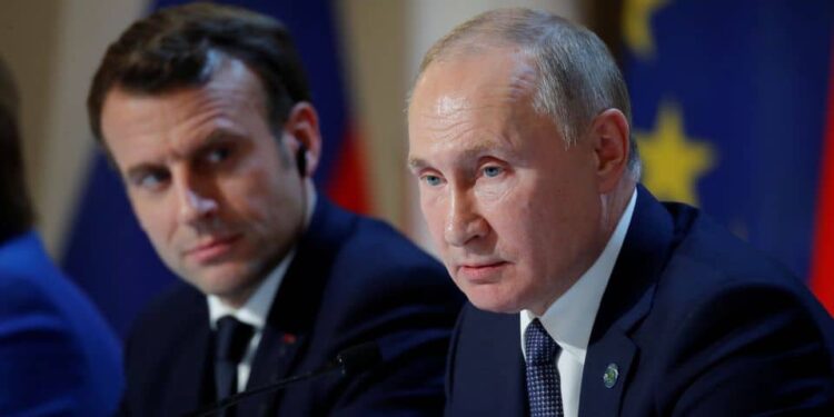 Macron y Putin. Foto agencias.