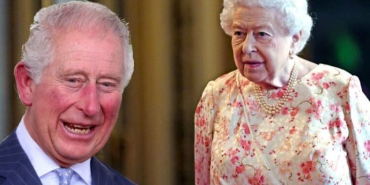 Príncipe Carlos de Inglaterra y la Reina Isabel II. Foto agencias.