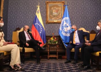 Vacunas covid-19, Régimen de Maduro, OPS. Foto @CancilleriaVE